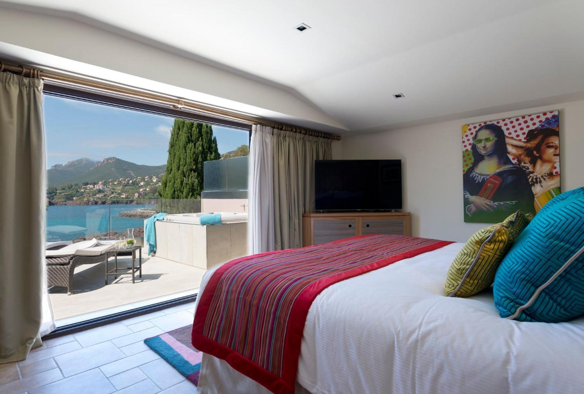 Three-Room Villa Sea View or Terrace or Hot Tub